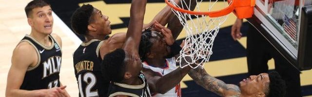 世界杯手机直播app下载-进攻常规操作防守崩塌 尼克斯1比3落后已无力回天