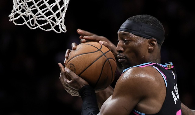 世界杯客户端更新说明-小米切尔：和阿德巴约韦尔搭档时 我可以更放心地去赌博式防守