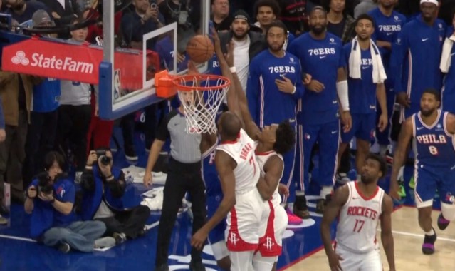 世界杯赛事直播软件下载-比赛的一部分！回顾杜兰特经历过的漏判：勇不出界成名梗