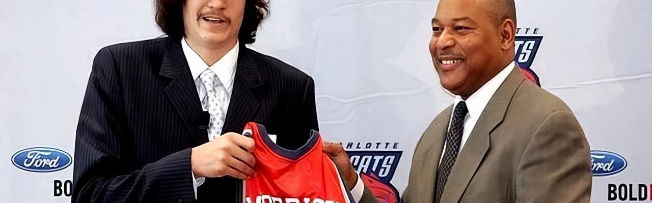 世界杯客户端更新说明-还记得他吗？NCAA的王者 被誉为大鸟二世 却只打了3年NBA光速消失